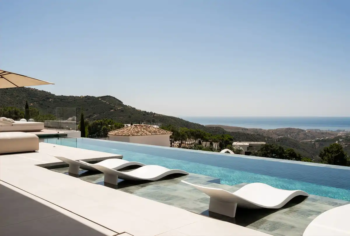Piscina de Casa o xalet en venda en Benahavís amb Aire condicionat, Jardí privat i Terrassa