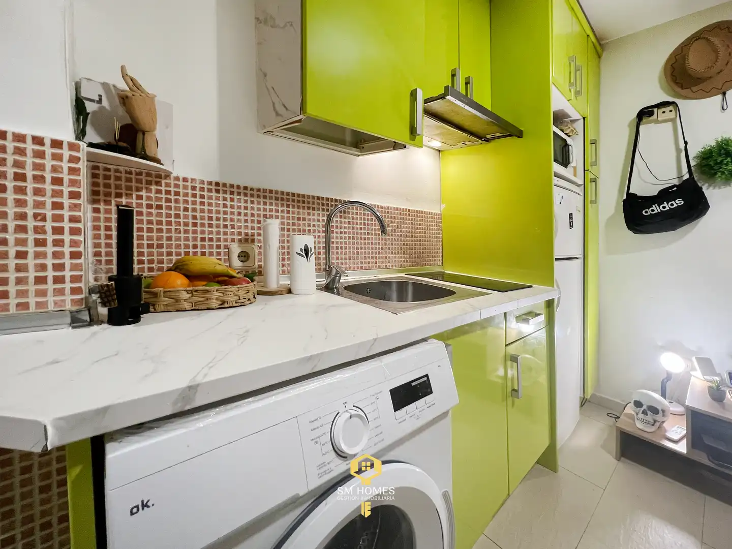 Cuina de Local en venda en Madrid amb Aire condicionat i Moblat