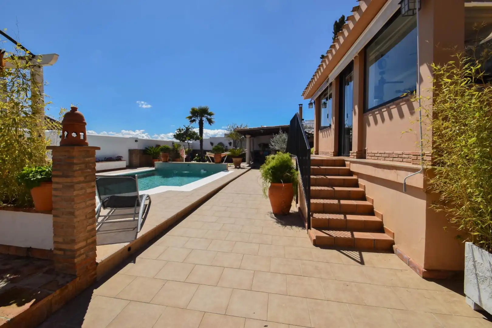 Vista exterior de Casa o xalet en venda en Las Gabias amb Aire condicionat, Calefacció i Jardí privat