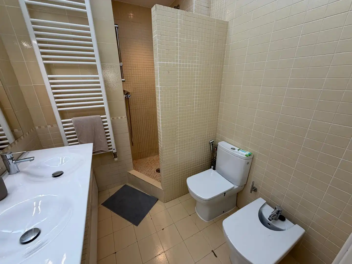 Baño de Casa adosada de alquiler en Vilablareix con Aire acondicionado, Calefacción y Amueblado
