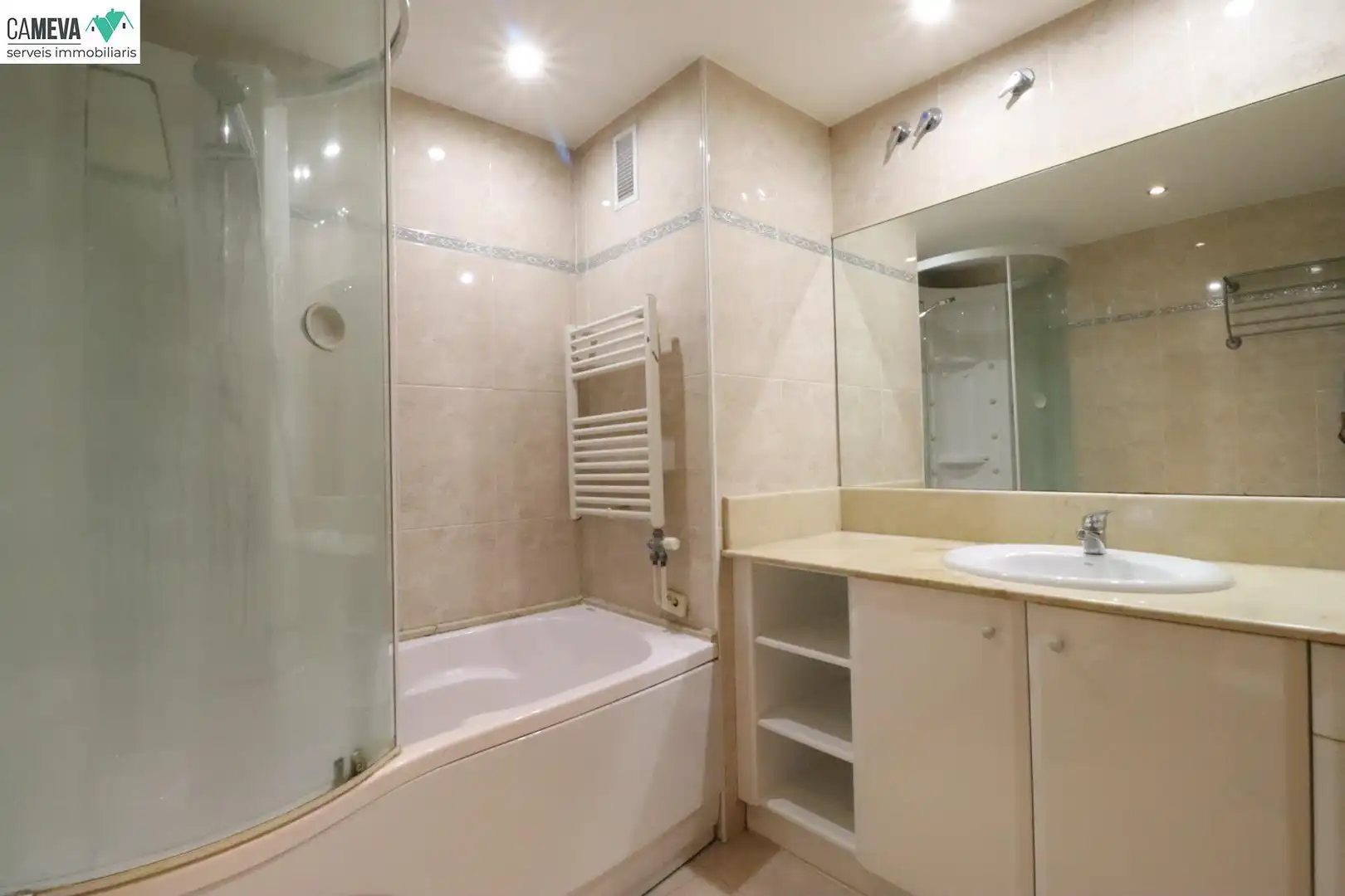 Bathroom of Flat for sale in Sabadell  with Air Conditioner, Heating and Storage room