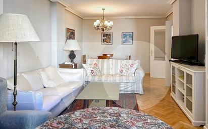 Living room of Flat for sale in  Madrid Capital