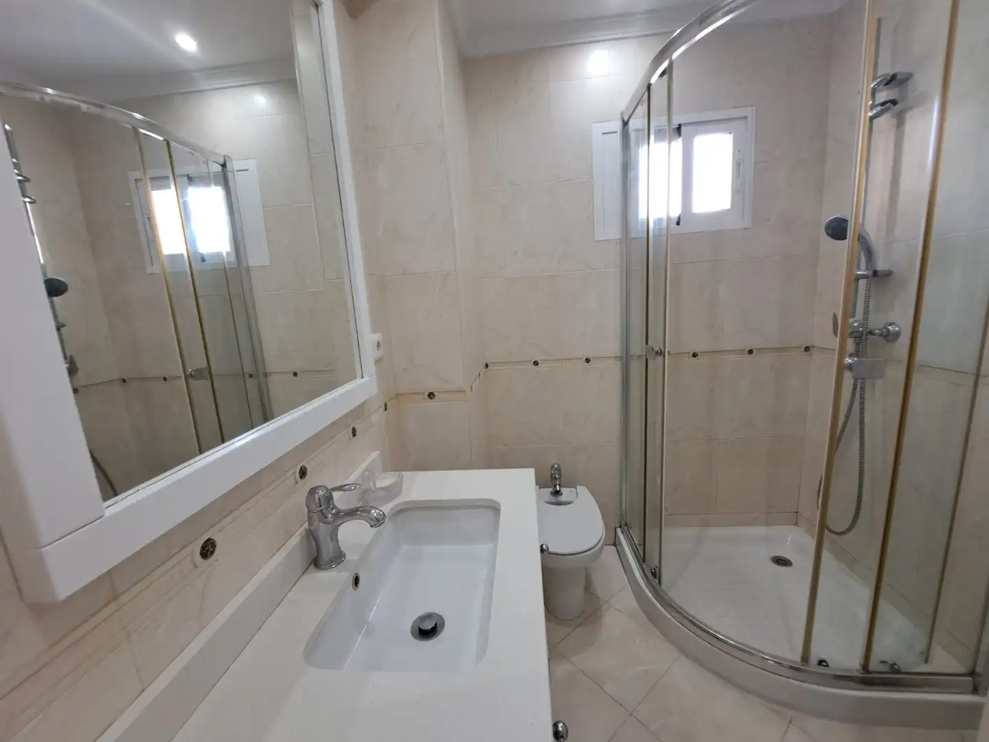 Bany de Pis de lloguer en Benalmádena amb Aire condicionat, Moblat i Piscina comunitària