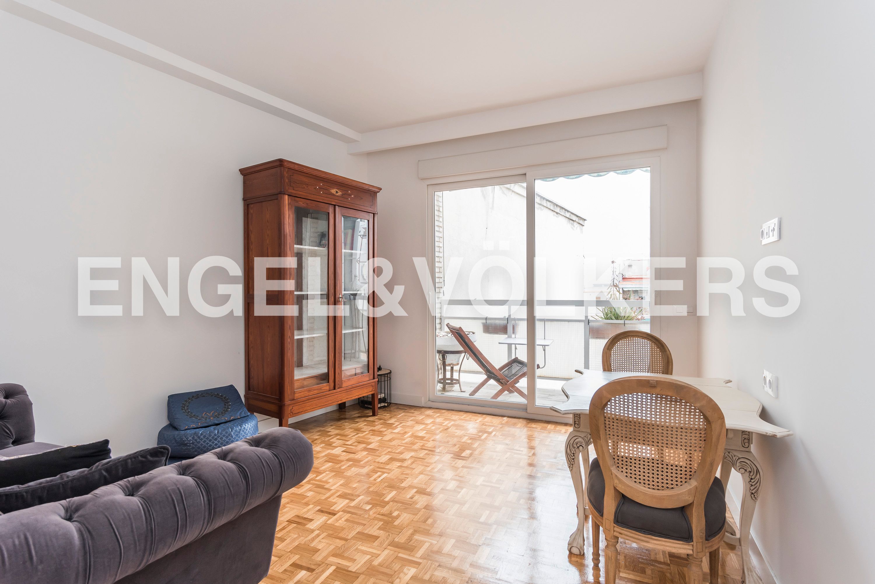 Sala d'estar de Apartament de lloguer en  Madrid Capital amb Aire condicionat, Calefacció i Parquet