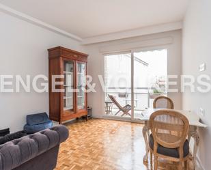 Sala d'estar de Apartament de lloguer en  Madrid Capital amb Aire condicionat, Calefacció i Parquet