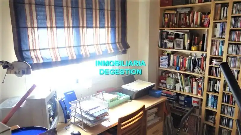 Dachboden zum Verkauf in Linares mit Klimaanlage, Heizung und Privatgarten