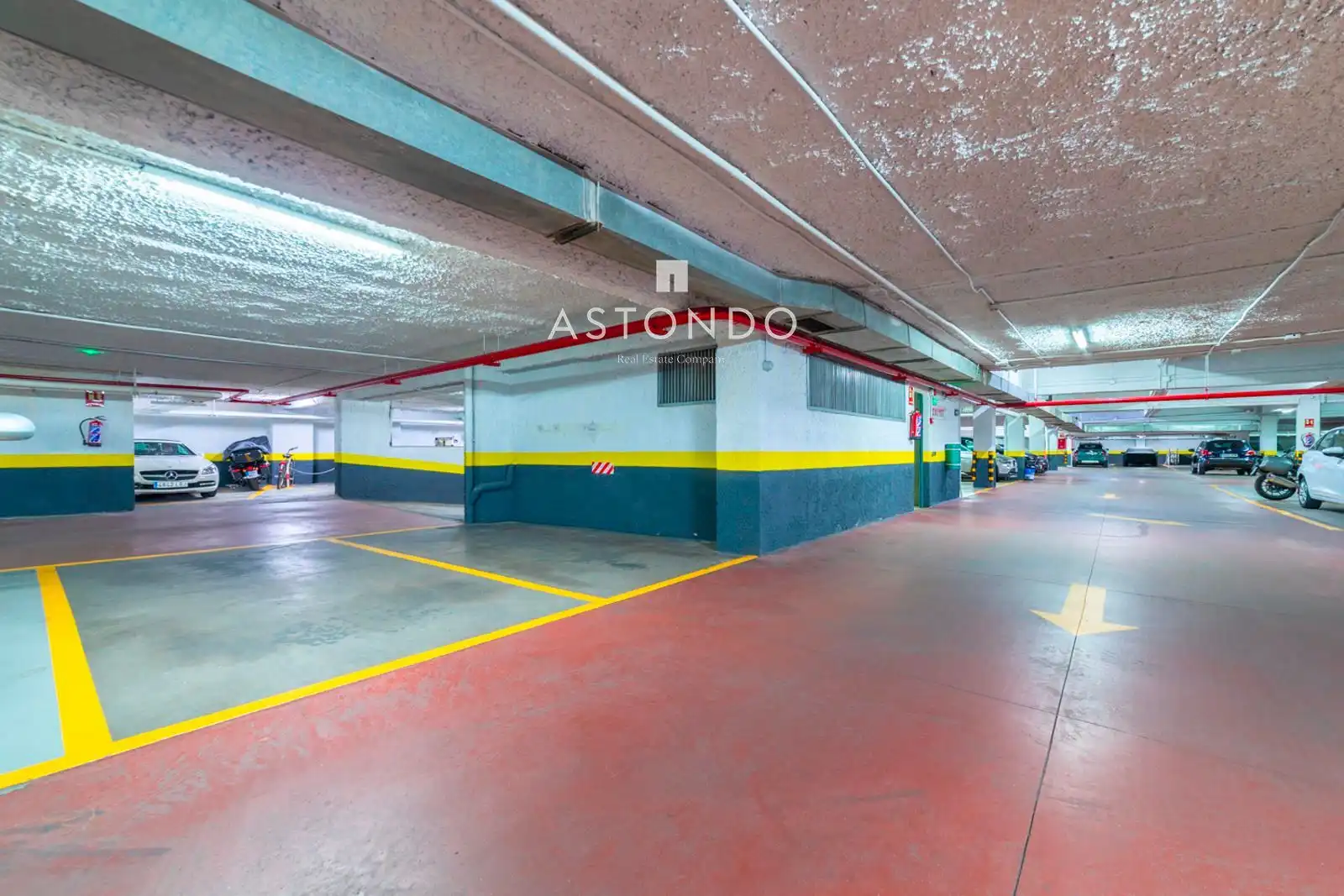 Parking of Flat for rent in Madrid  with Air Conditioner, Heating and Terrace
