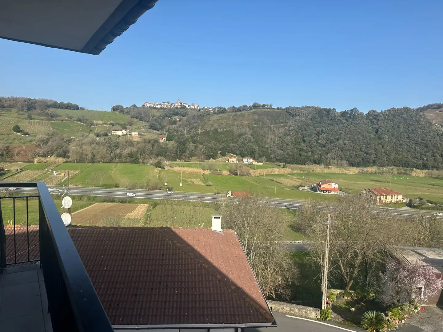 Vista exterior de Piso en venta en Zumaia con Terraza, Horno y Lavadora