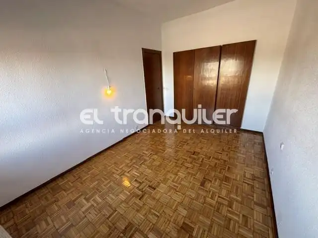 Dormitori de Àtic de lloguer en Madrid amb Aire condicionat, Parquet i Terrassa