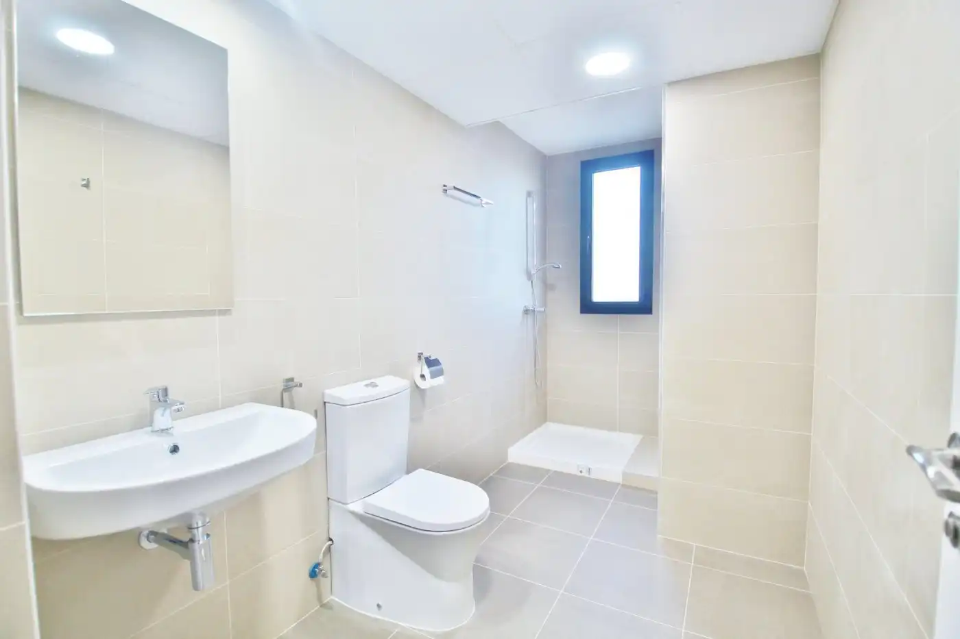 Bathroom of Flat for rent in El Campello  with Air Conditioner, Private garden and Terrace