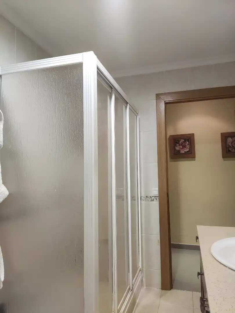 Bany de Casa o xalet en venda en Ciudad Real amb Aire condicionat, Calefacció i Jardí privat