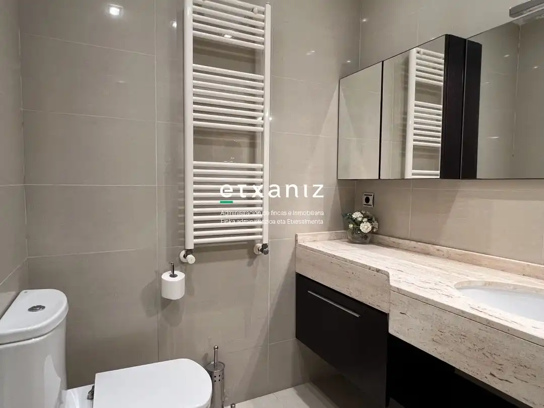 Baño de Piso de alquiler en Donostia - San Sebastián  con Calefacción, Terraza y Horno