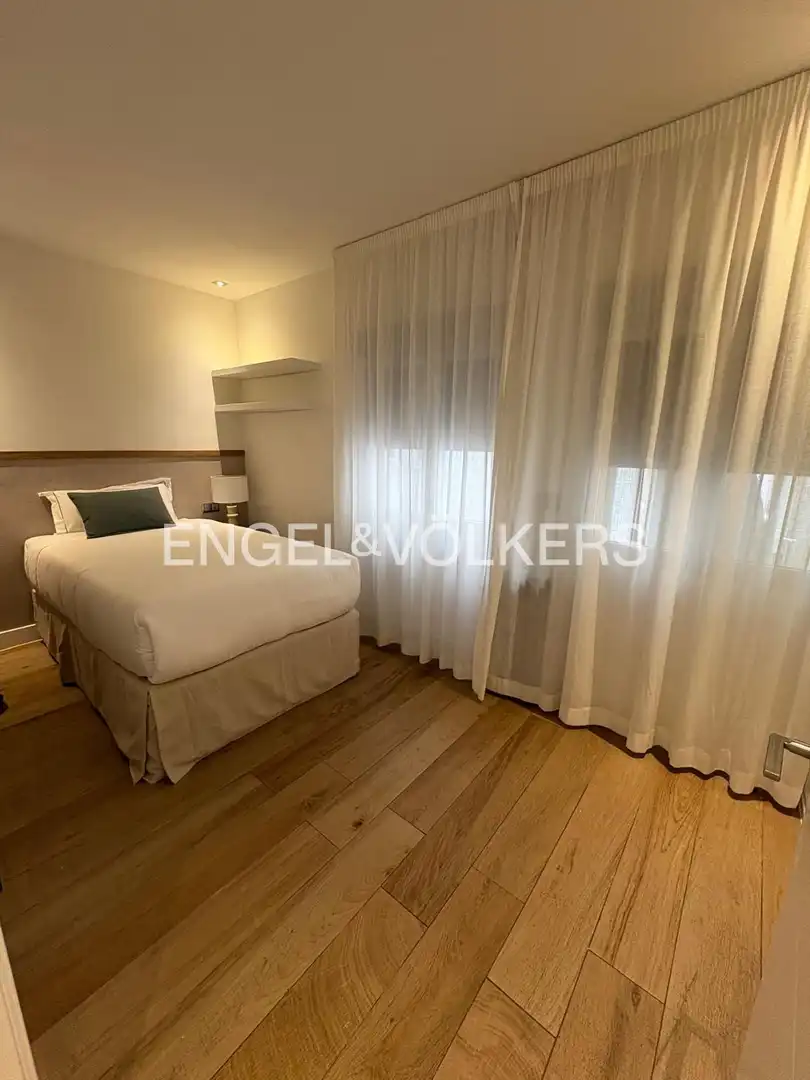 Schlafzimmer von Wohnung zur Miete in Madrid mit Klimaanlage und Heizung