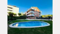 Exterior view of Flat for sale in Sant Cugat del Vallès  with Air Conditioner, Terrace and Balcony