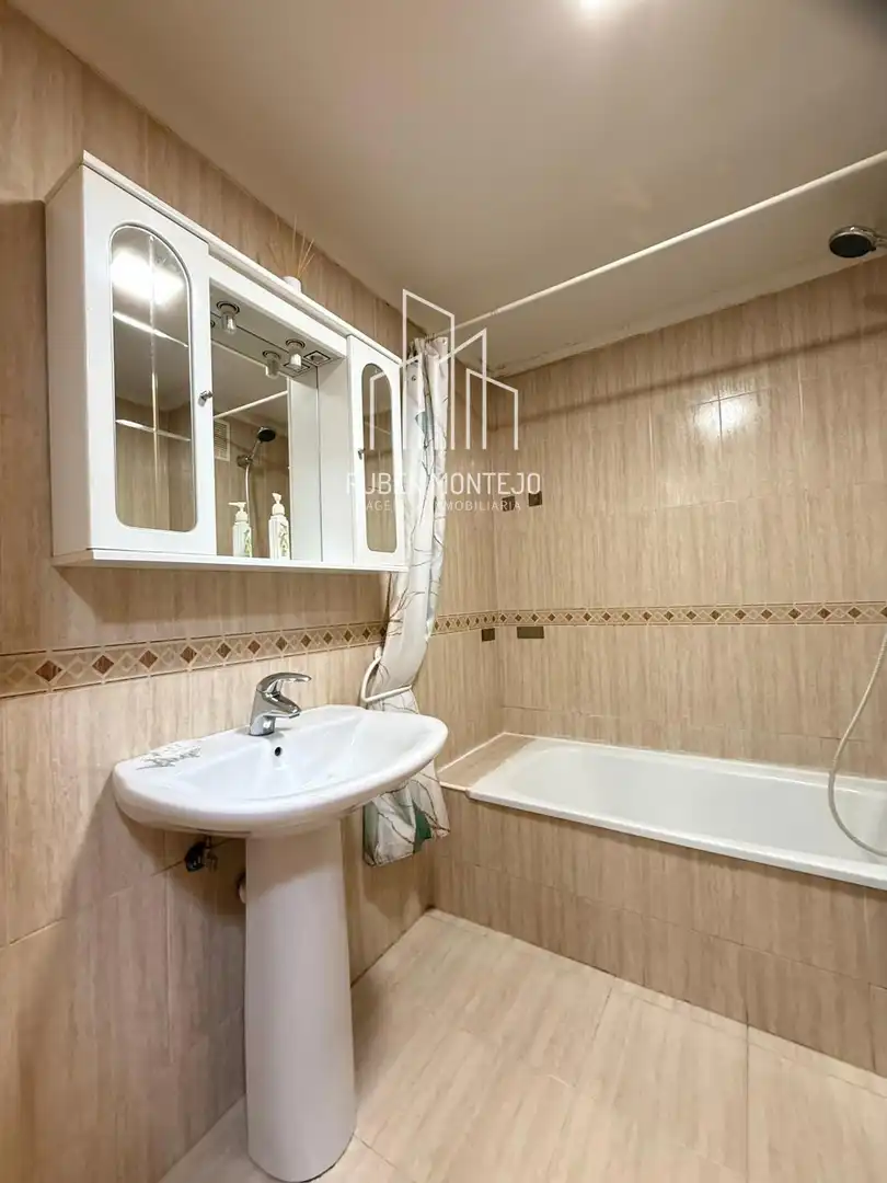 Baño de Piso en venta en Salamanca con Calefacción, Terraza y Amueblado