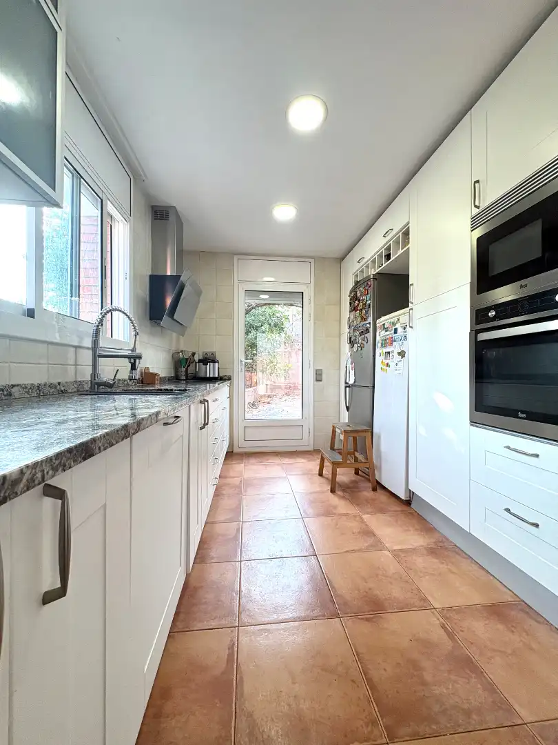 Cocina de Casa o chalet en venta en Rubí con Aire acondicionado, Calefacción y Jardín privado