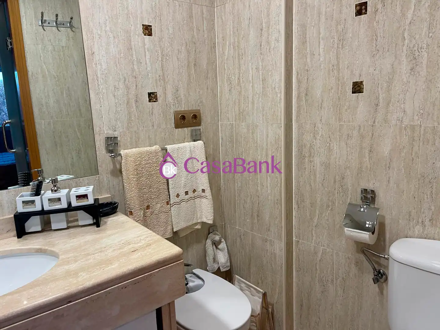Bany de Casa o xalet en venda en Córdoba amb Aire condicionat i Terrassa
