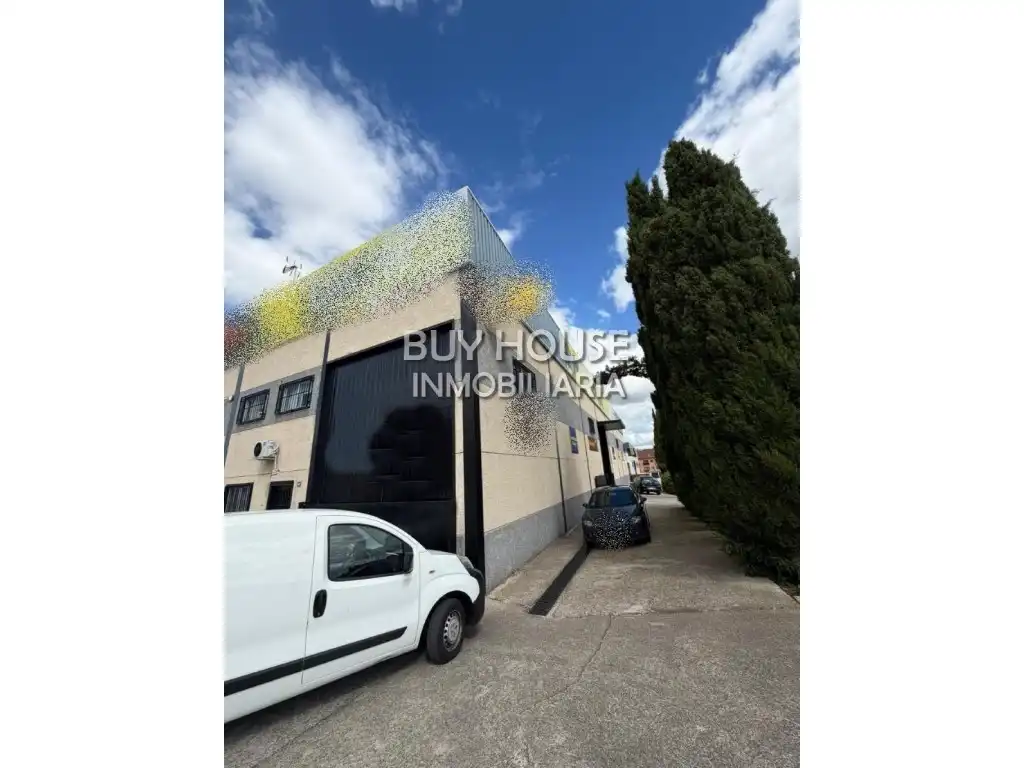 Außenansicht von Fabrikhallen zur Miete in Yuncos