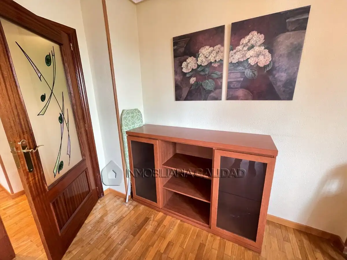 Vista exterior de Piso de alquiler en Burgos con Calefacción, Trastero y Amueblado