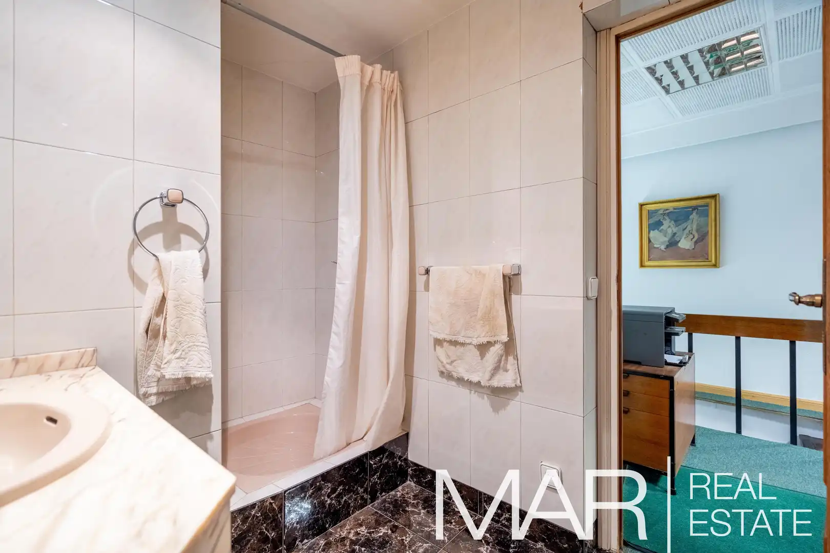 Bathroom of Office for sale in Madrid  with Storage room