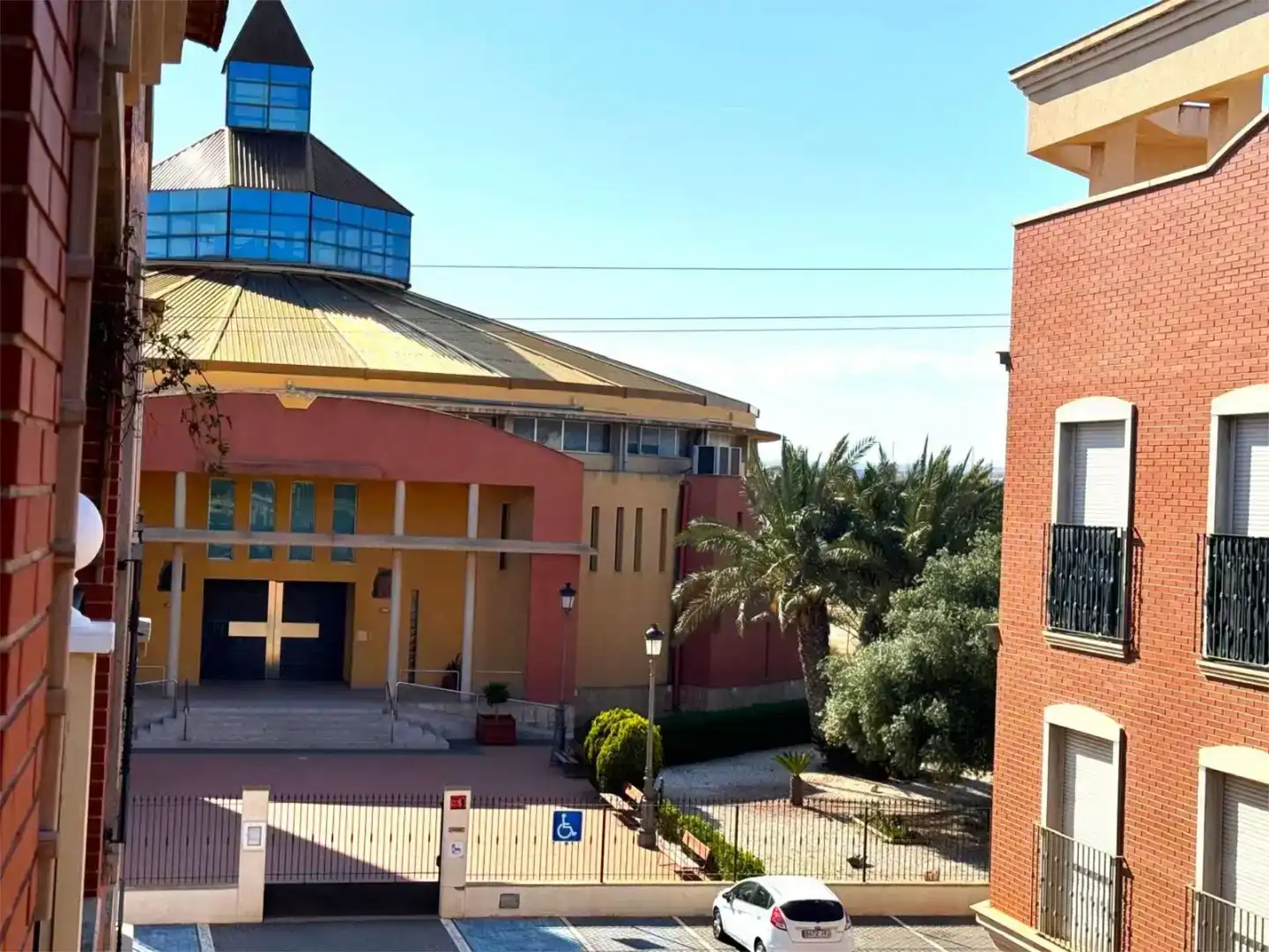 Vista exterior de Pis en venda en San Pedro del Pinatar amb Aire condicionat, Piscina i Balcó
