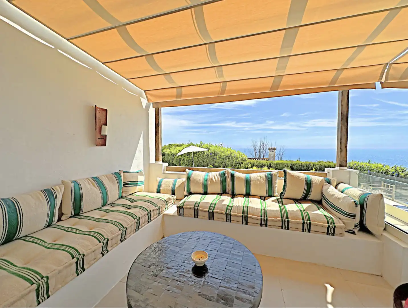 Terrassa de Casa o xalet en venda en Estepona amb Aire condicionat, Jardí privat i Terrassa