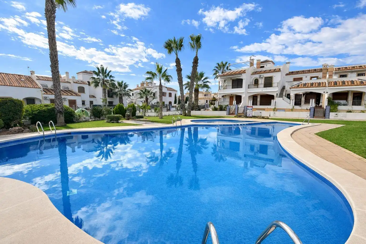 Jardí de Casa adosada en venda en Orihuela amb Jardí privat