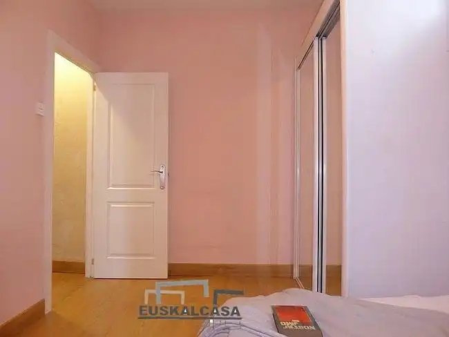 Dormitori de Pis en venda en Bilbao  amb Calefacció i Parquet