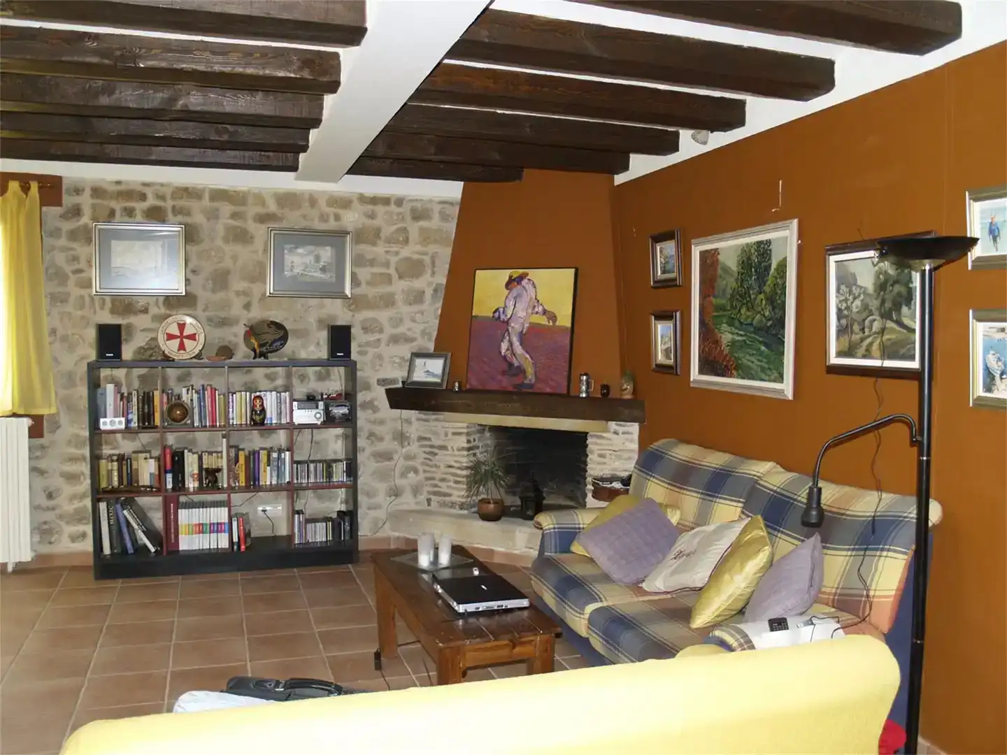 Sala d'estar de Finca rústica en venda en Horta de Sant Joan amb Aire condicionat i Balcó