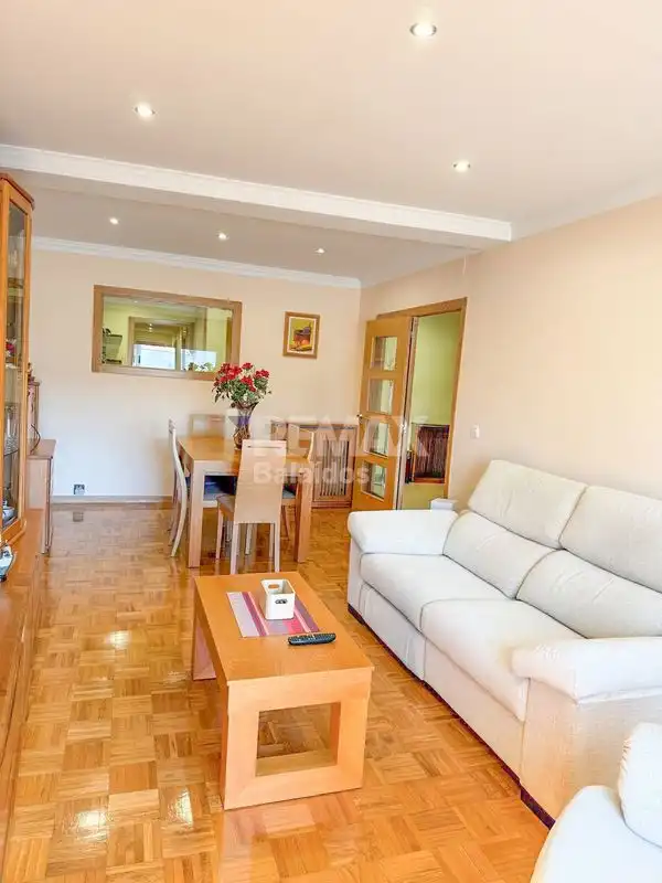 Sala de estar de Piso en venta en Vilagarcía de Arousa con Calefacción, Parquet y Terraza