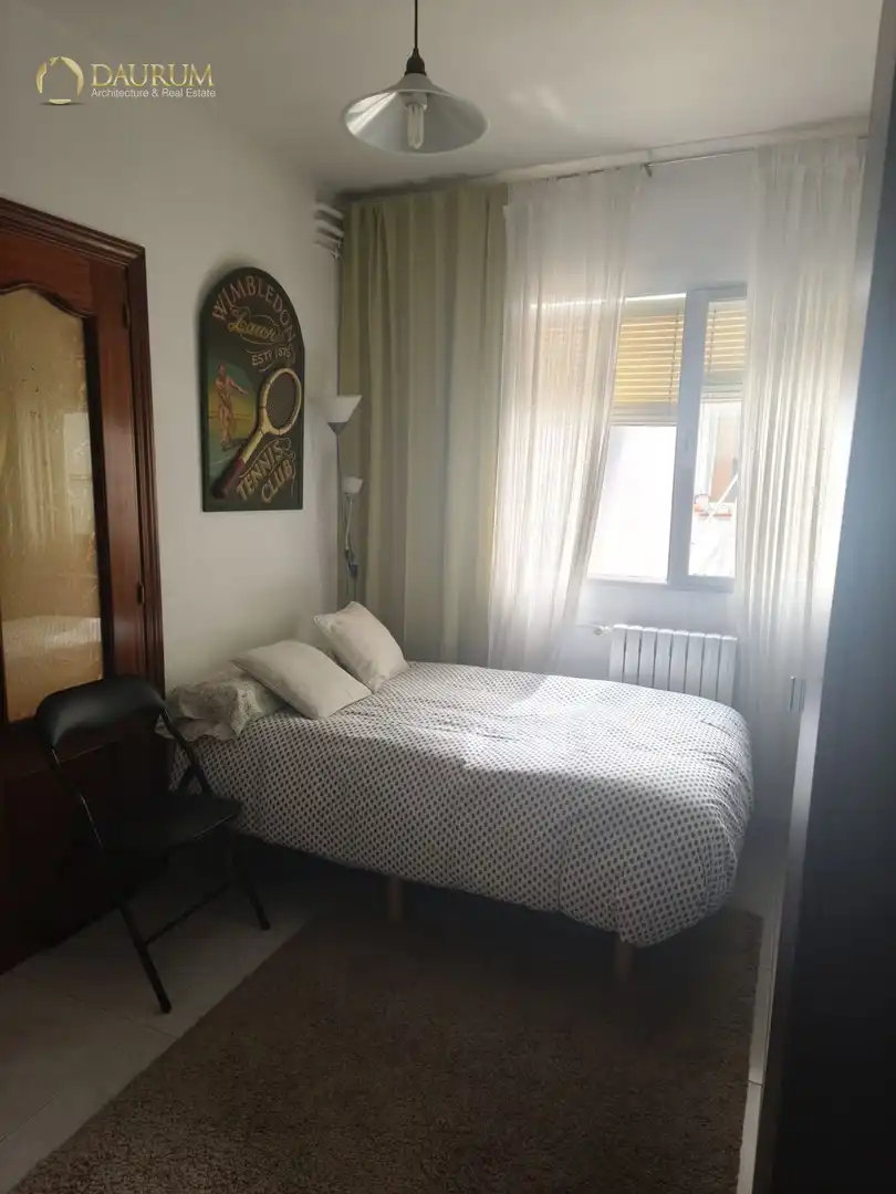Habitación de Casa adosada en venta en Madrid con Calefacción, Terraza y Trastero