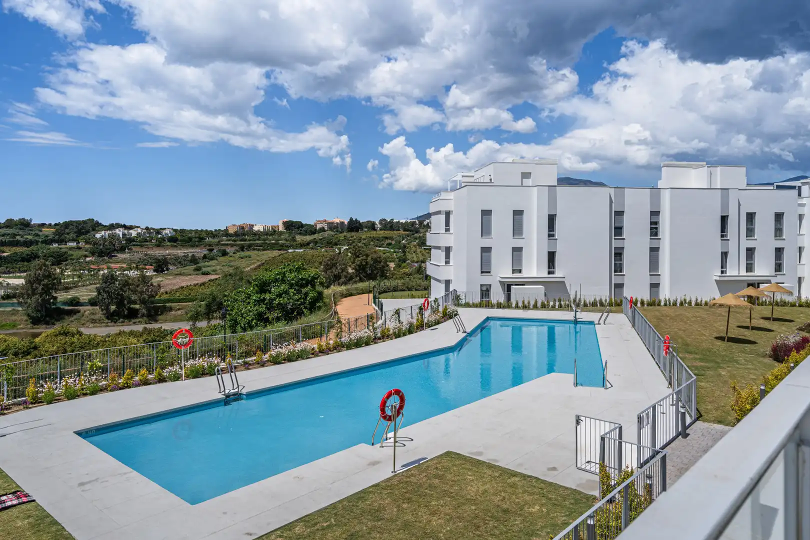 Piscina de Ático en venta en Estepona con Aire acondicionado, Terraza y Piscina