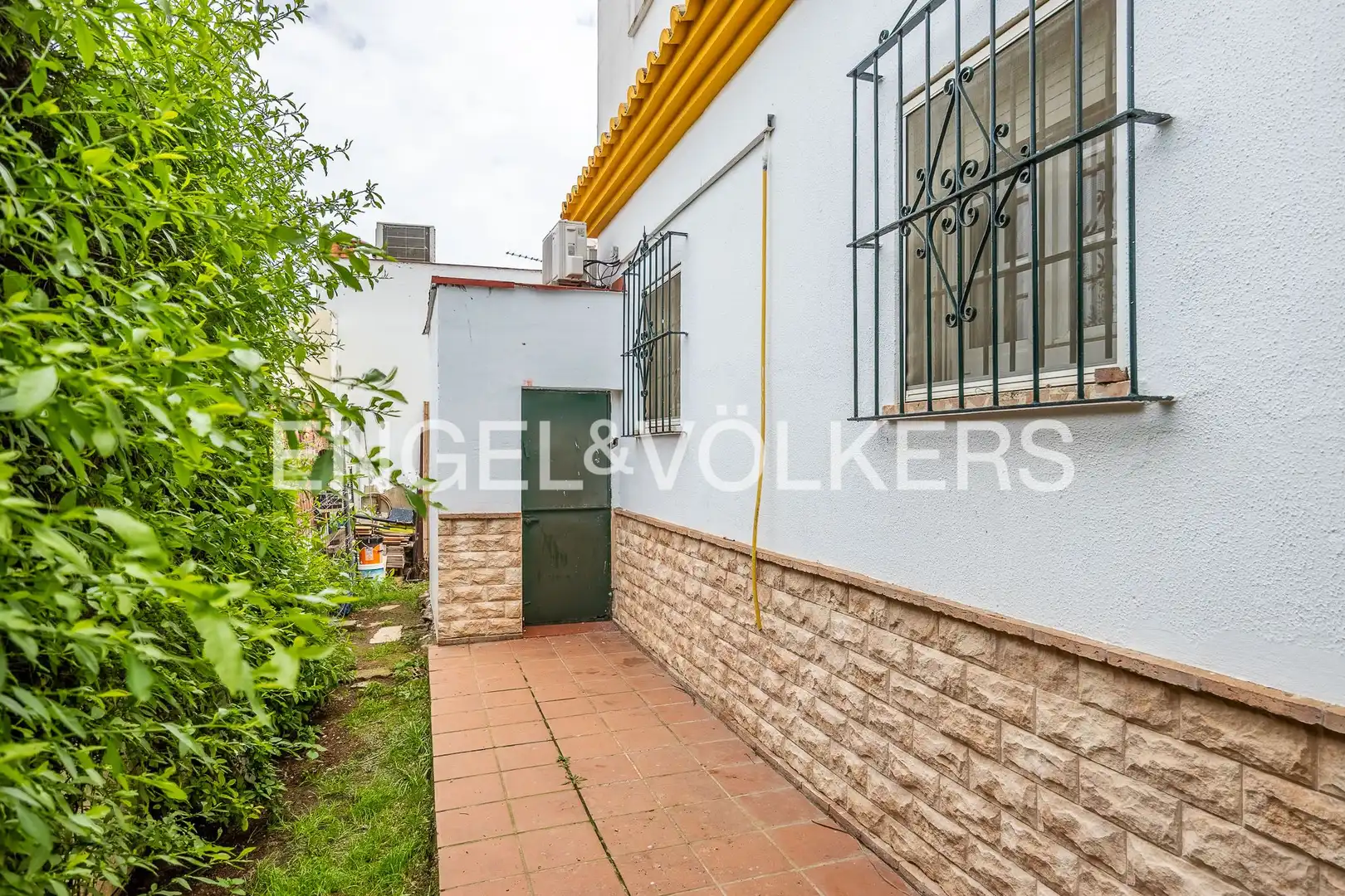 Vista exterior de Casa o xalet en venda en Dos Hermanas amb Calefacció