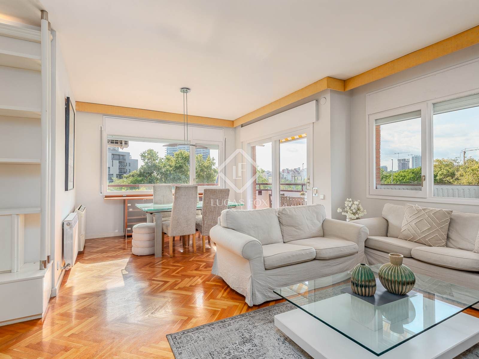 Living room of Flat for sale in  Barcelona Capital  with Air Conditioner, Terrace and Swimming Pool