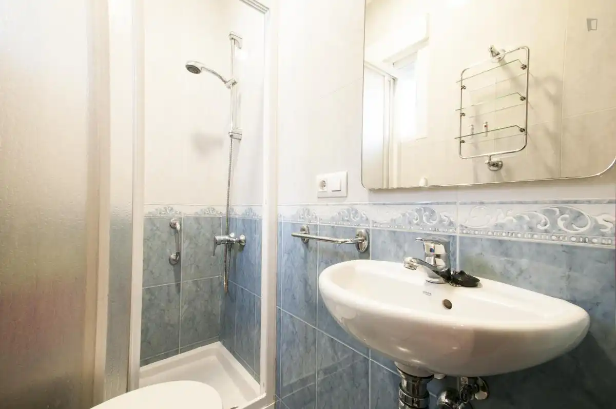 Bany de Casa o xalet de lloguer en Madrid amb Moblat, Forn i Rentadora