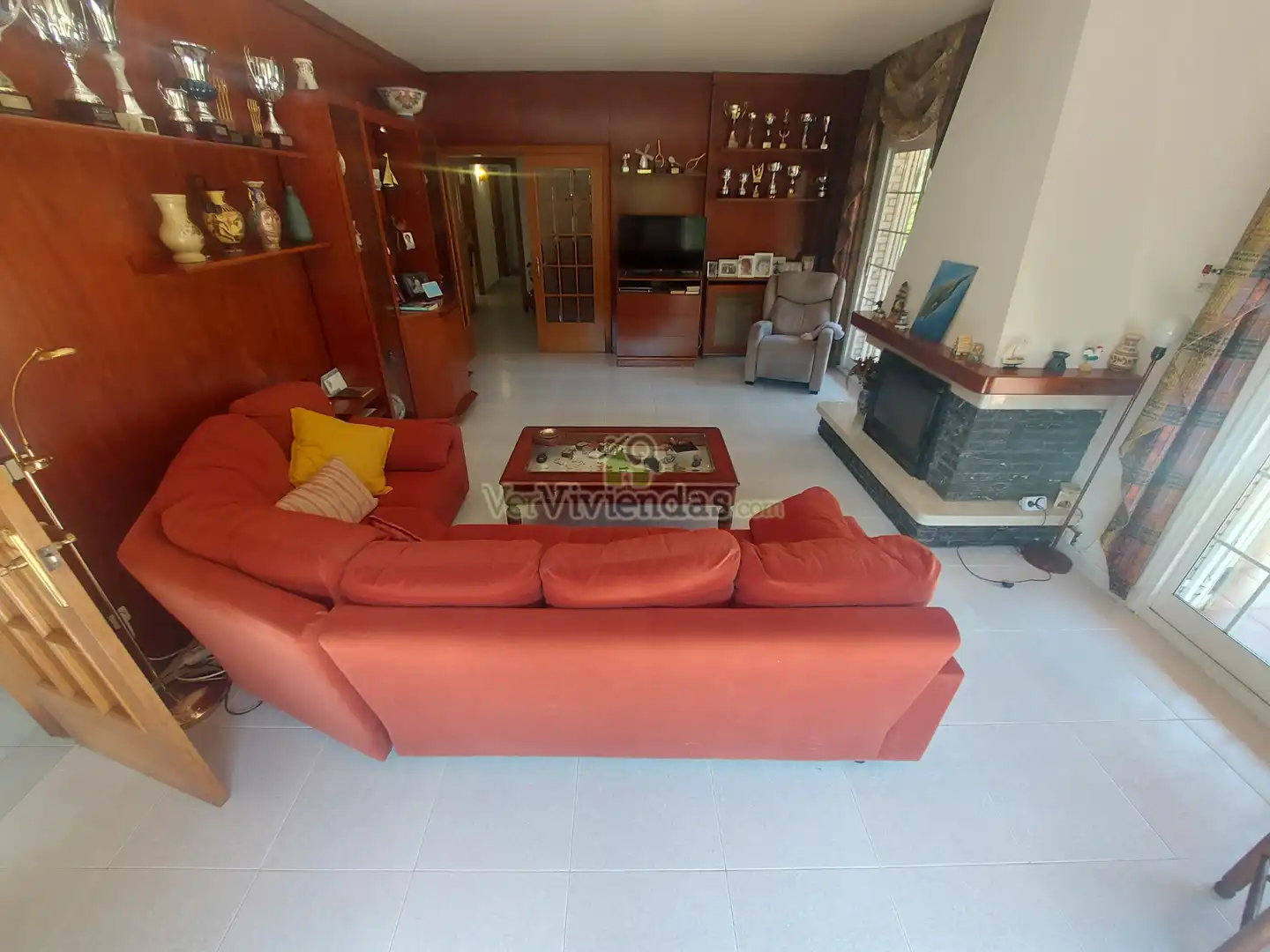 Sala d'estar de Casa o xalet en venda en Torrelles de Llobregat amb Aire condicionat, Calefacció i Jardí privat