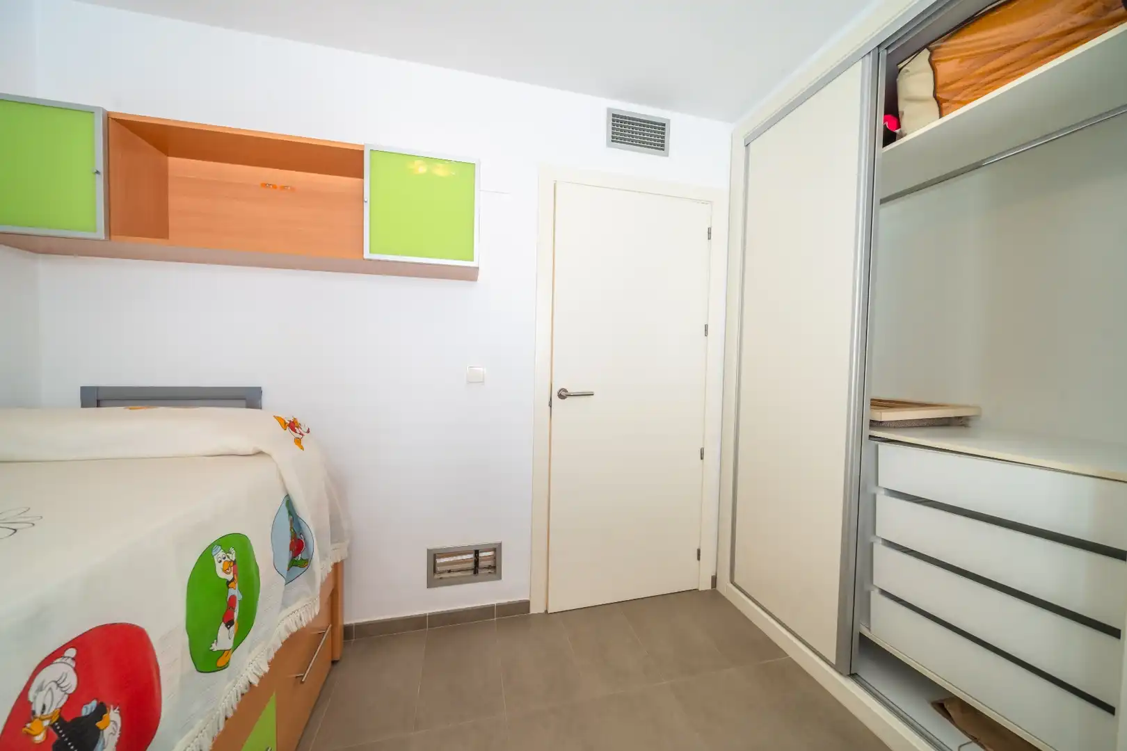 Schlafzimmer von Einfamilien-Reihenhaus zum Verkauf in Pilar de la Horadada mit Klimaanlage
