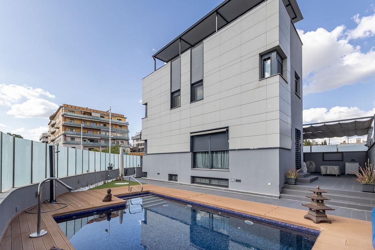 Vista exterior de Casa o xalet en venda en  Granada Capital amb Aire condicionat, Calefacció i Terrassa