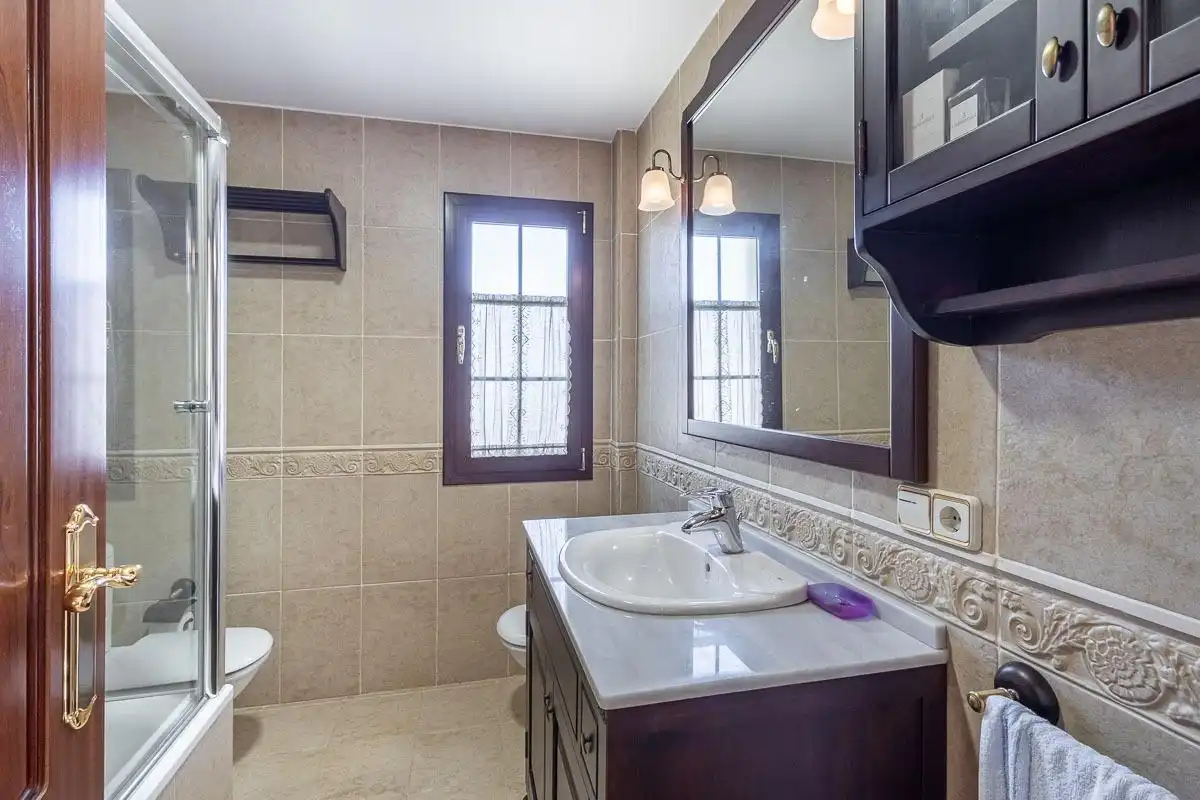 Baño de Casa o chalet en venta en Cájar con Calefacción, Jardín privado y Terraza