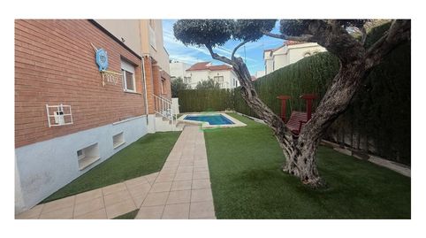 Foto 4 de Casa o chalet en venta en Calle Nogueres de Les, Pino Alto, Mont-roig del Camp