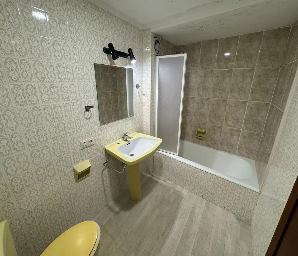 Baño de Piso en venta en Gijón  con Calefacción y Parquet