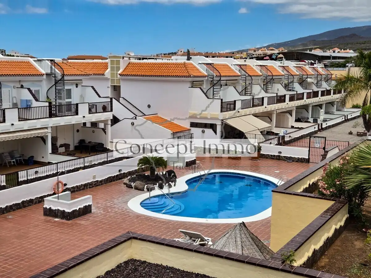 Vista exterior de Planta baja en venta en Arona con Terraza, Trastero y Alarma