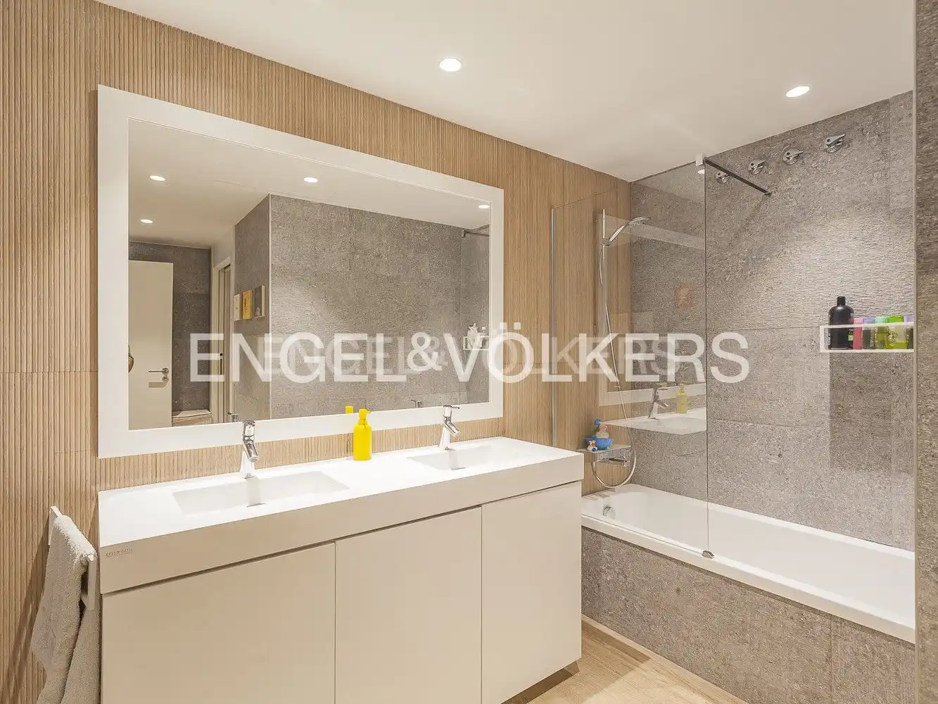 Bathroom of Attic for sale in Sant Cugat del Vallès  with Air Conditioner, Heating and Private garden
