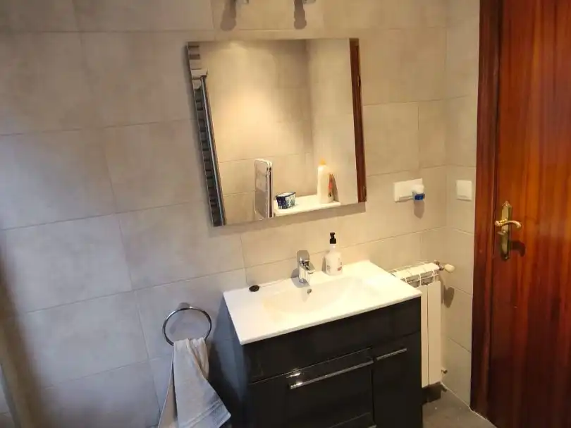 Bathroom of Flat for share in  Logroño  with Heating, Parquet flooring and Furnished