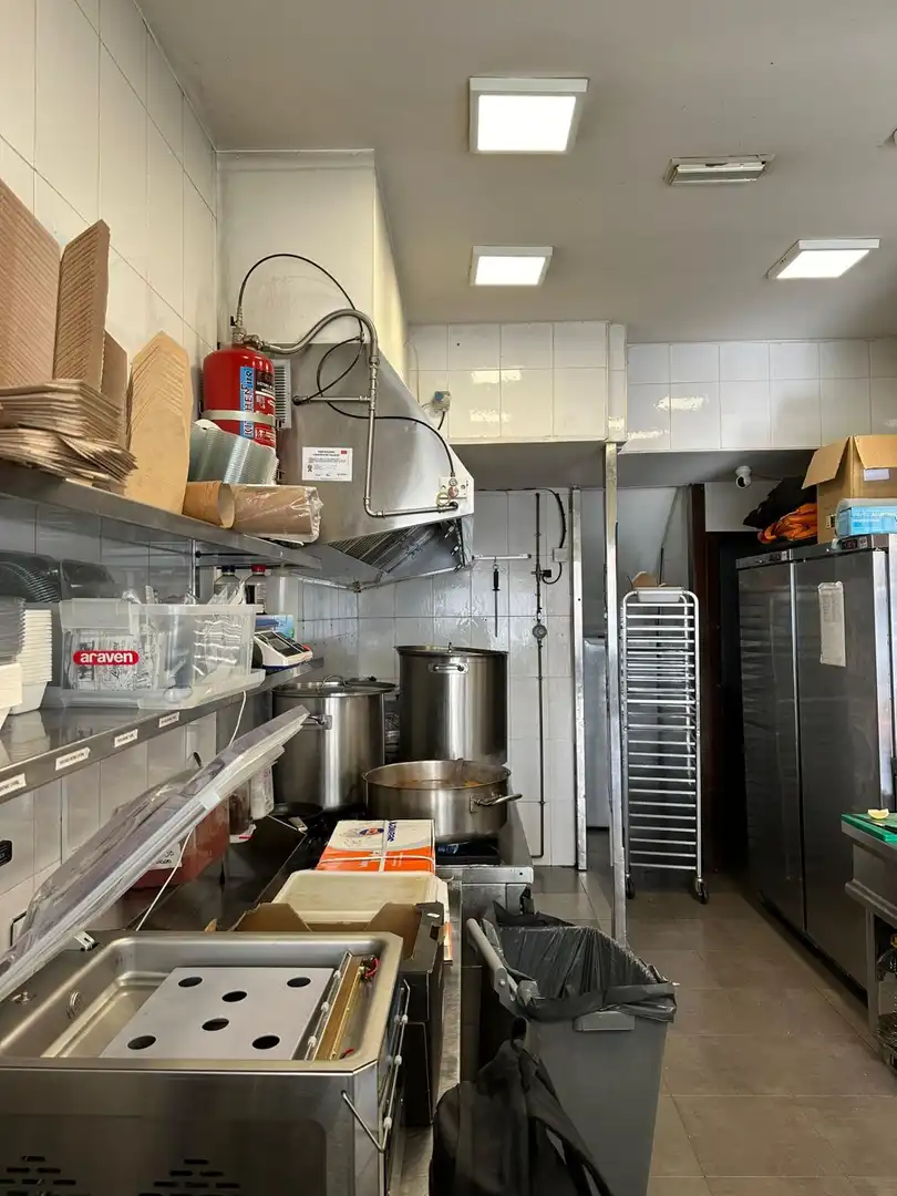 Cuina de Local en venda en Torrelodones amb Aire condicionat, Terrassa i Moblat
