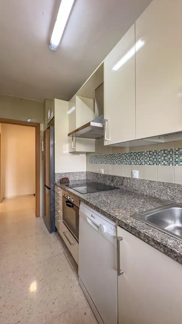 Cuina de Pis de lloguer en Córdoba amb Aire condicionat i Terrassa