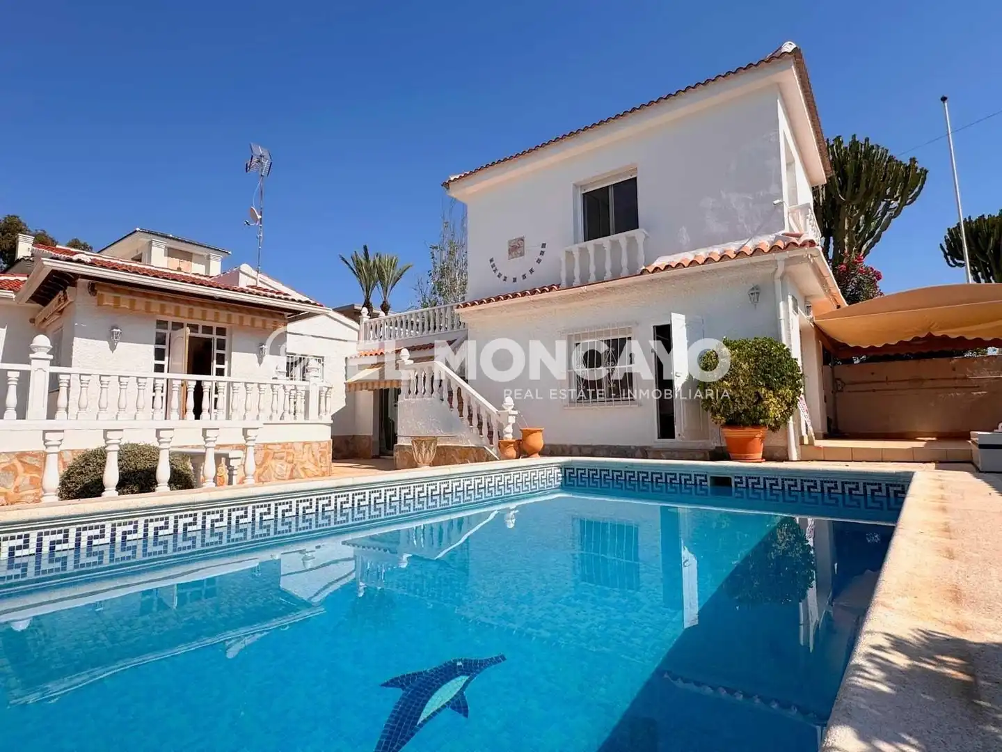 Vista exterior de Casa o xalet en venda en Rojales amb Aire condicionat, Calefacció i Jardí privat