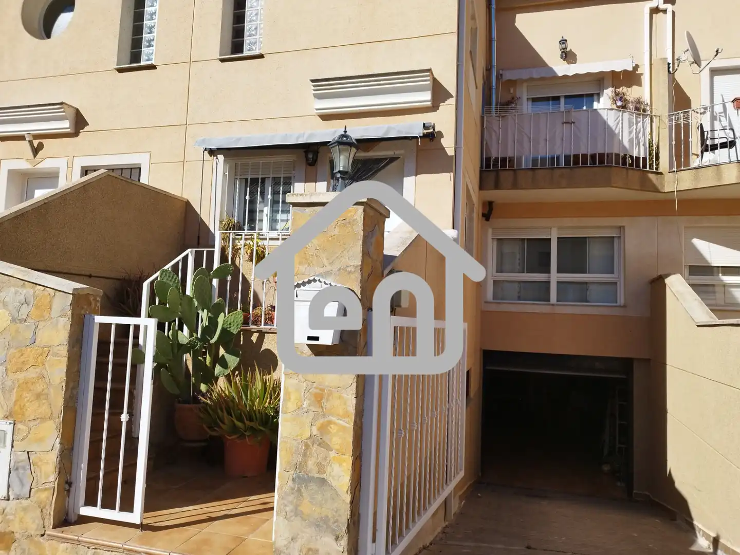 Exterior view of Detached homes for sale in Requena  with Terrace and Balcony