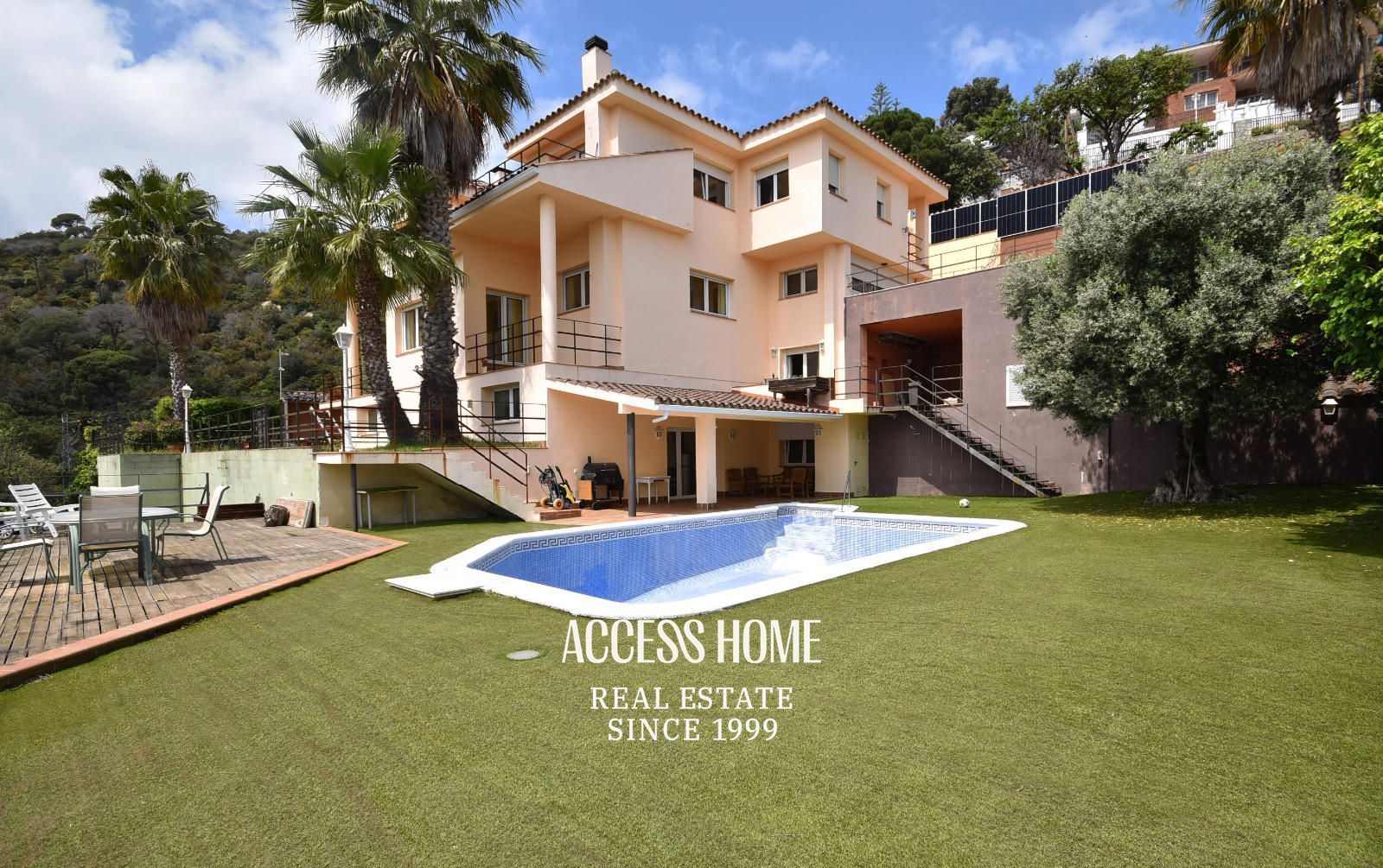 Exterior view of House or chalet for sale in Badalona  with Air Conditioner, Heating and Terrace
