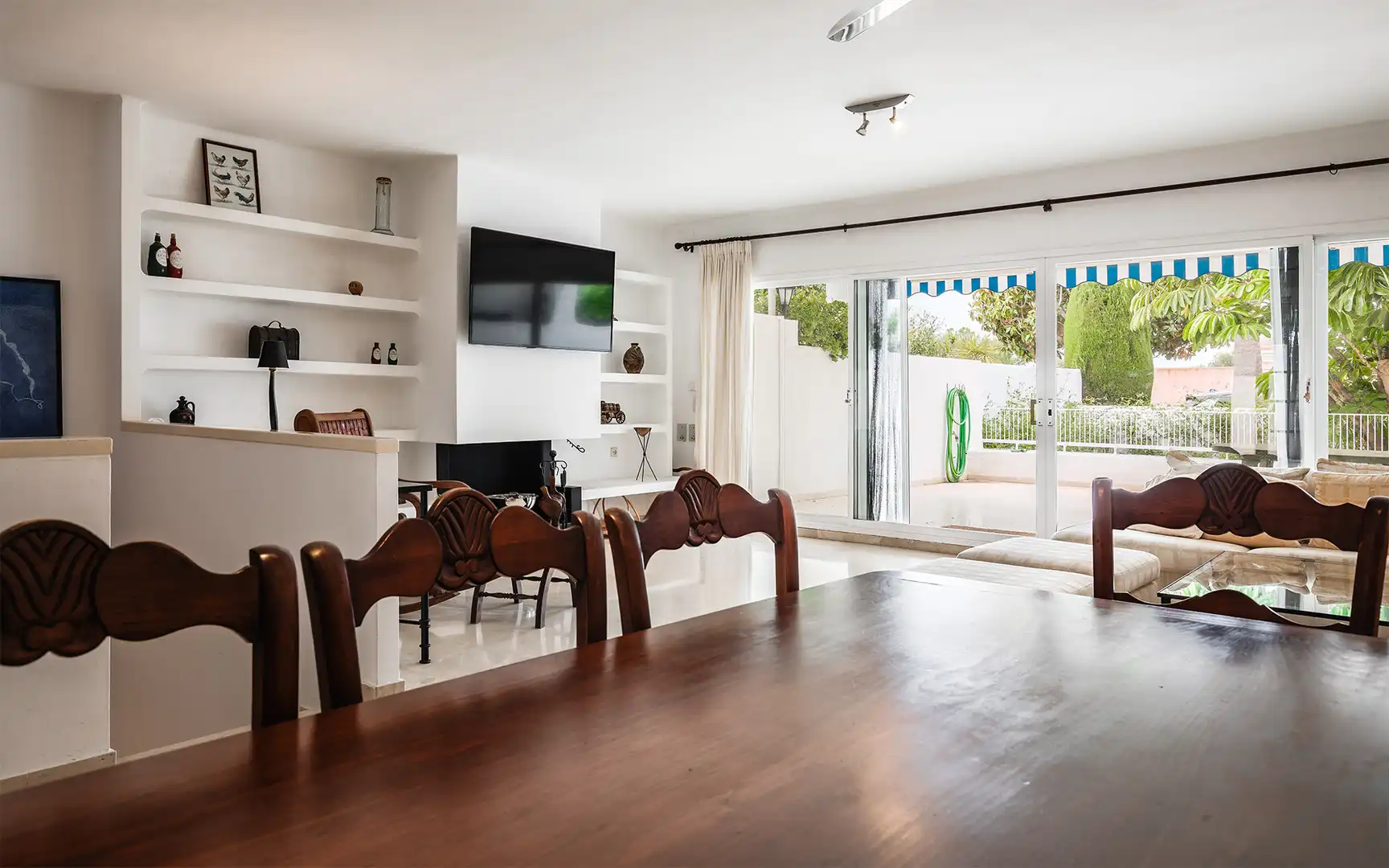 Sala de estar de Planta baja en venta en Marbella con Aire acondicionado, Jardín privado y Terraza